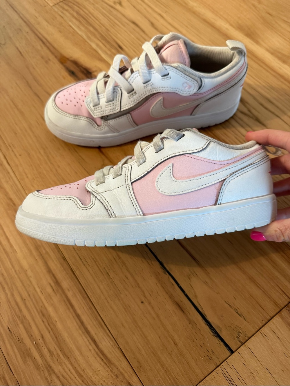 Nike Kids White and Pink Low-Top Sneakers